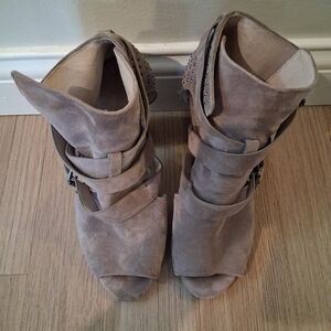 Pour La Victoire Taupe Heeled Boots